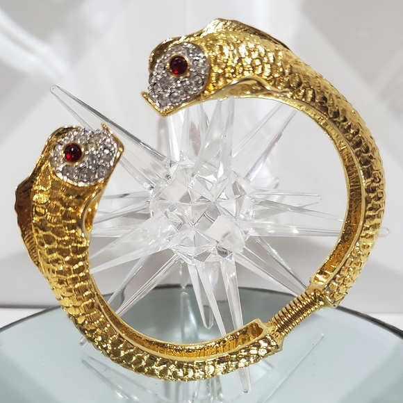 Fun & Fabulous Vintage KJL Jeweled Fish Bracelet - Picture 2 of 7